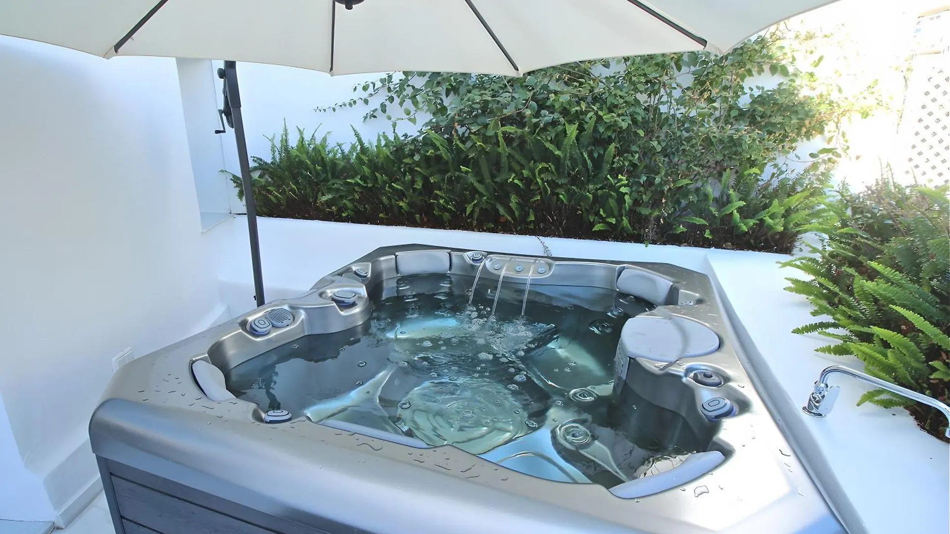 Deluxe Apartment On The Beach Marbella Spain